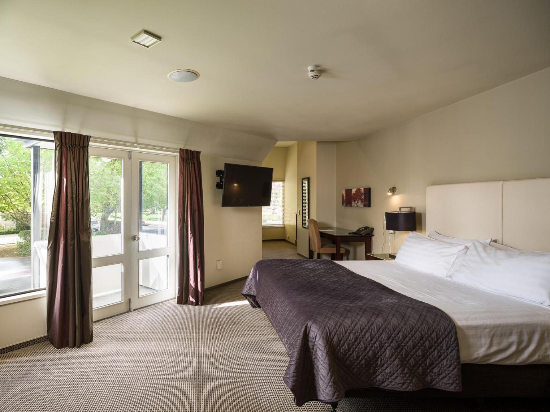 Carnmore Chateau Marlborough Hotel